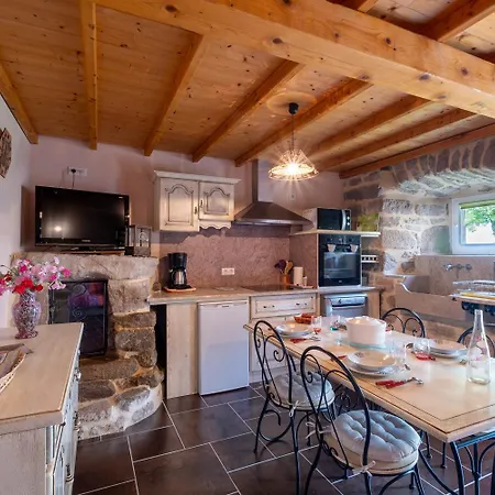 La Campone 2/4 Personnes Montbel (Lozere)